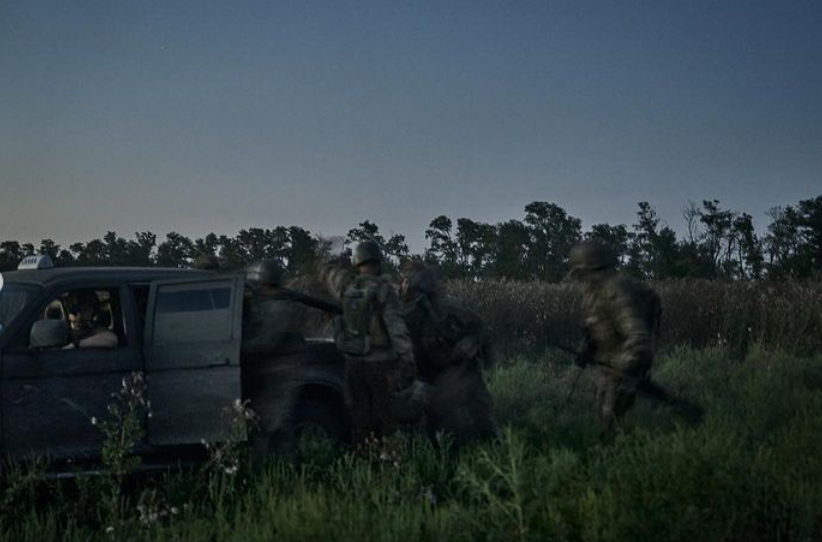 "Шлях смерті". Військові фотографи показали, як працює наша розвідка: потужні кадри